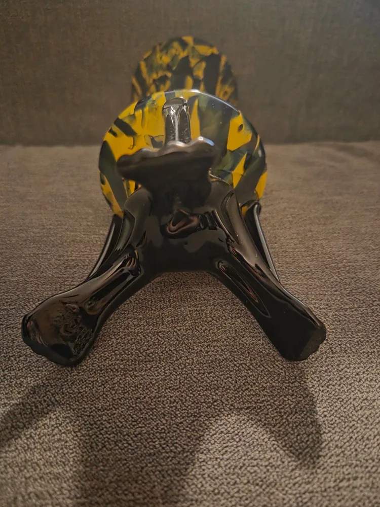 Yellow & Black Glass Vases image indicator(7)