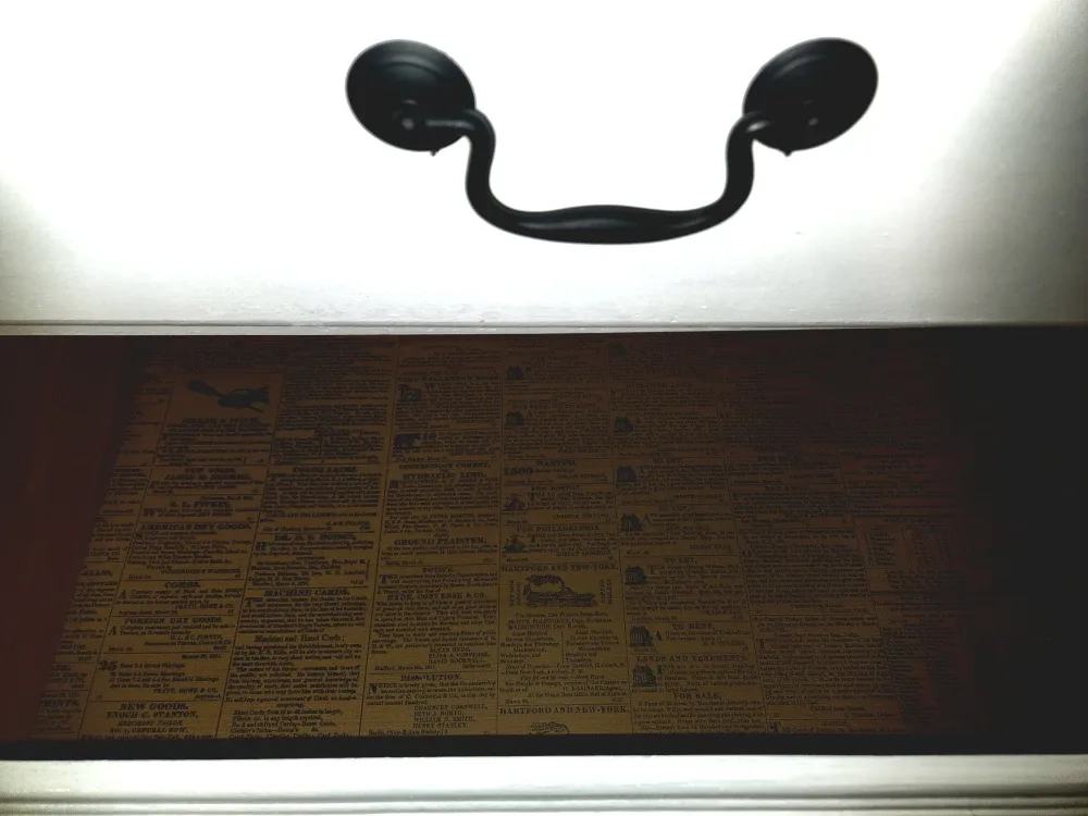 White 9-Drawer Dresser - Excellent Condition! image indicator(2)