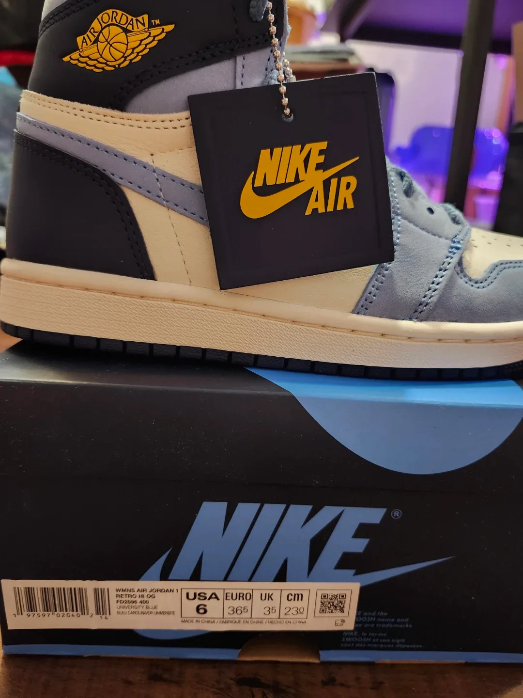 Nike Air Jordan 1 Retro High OG UNC Blue - Size 6 image indicator(2)