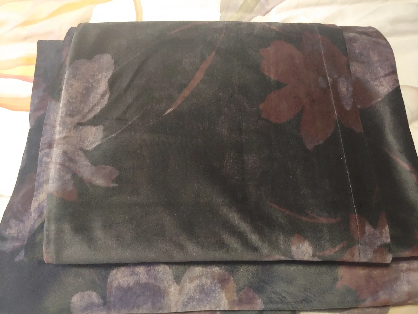 Velvet black and purple floral curtains 🥕 image indicator(6)