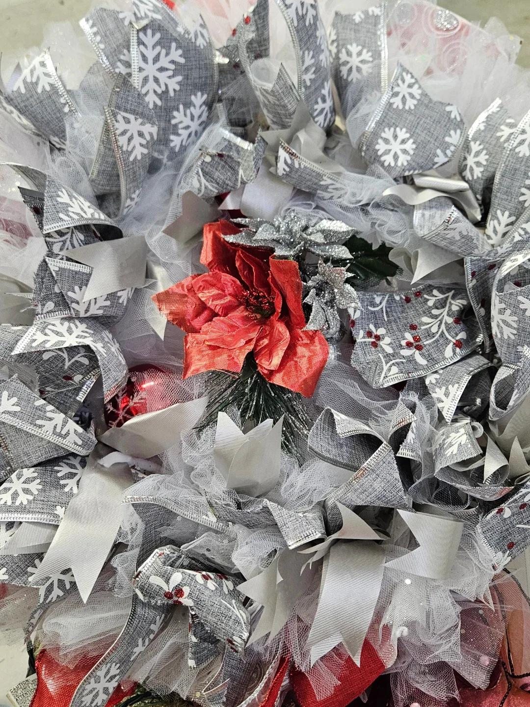 Christmas Wreath - Silver, White, Red image indicator(2)