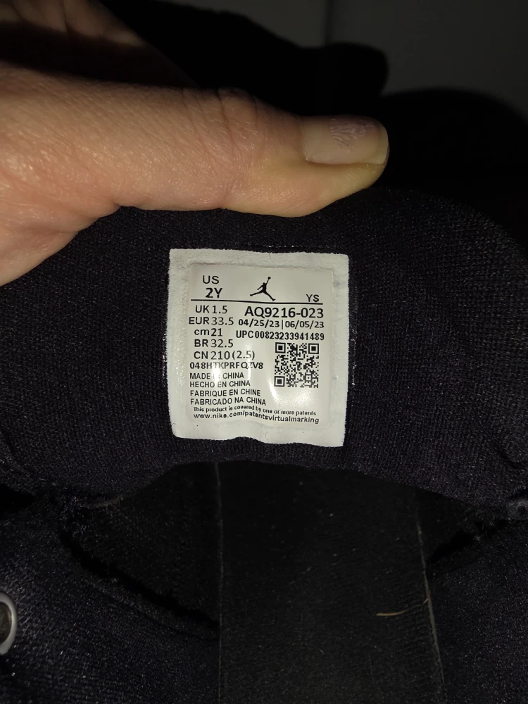 Jordan Max Aura  Sneakers Kids Size US 2Y