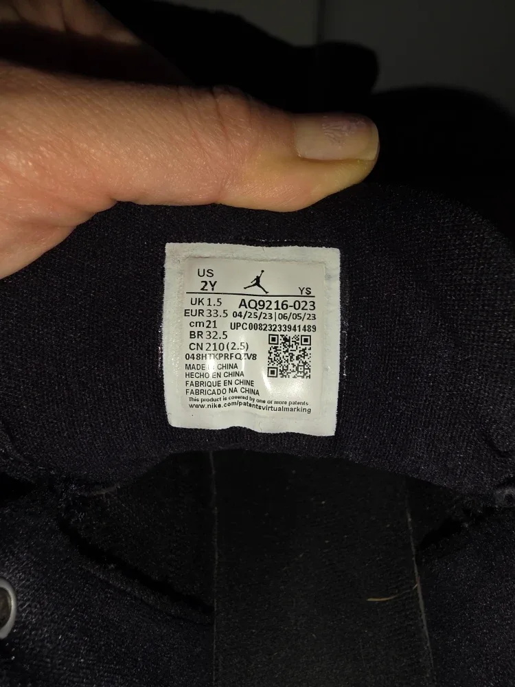 Jordan Max Aura  Sneakers Kids Size US 2Y