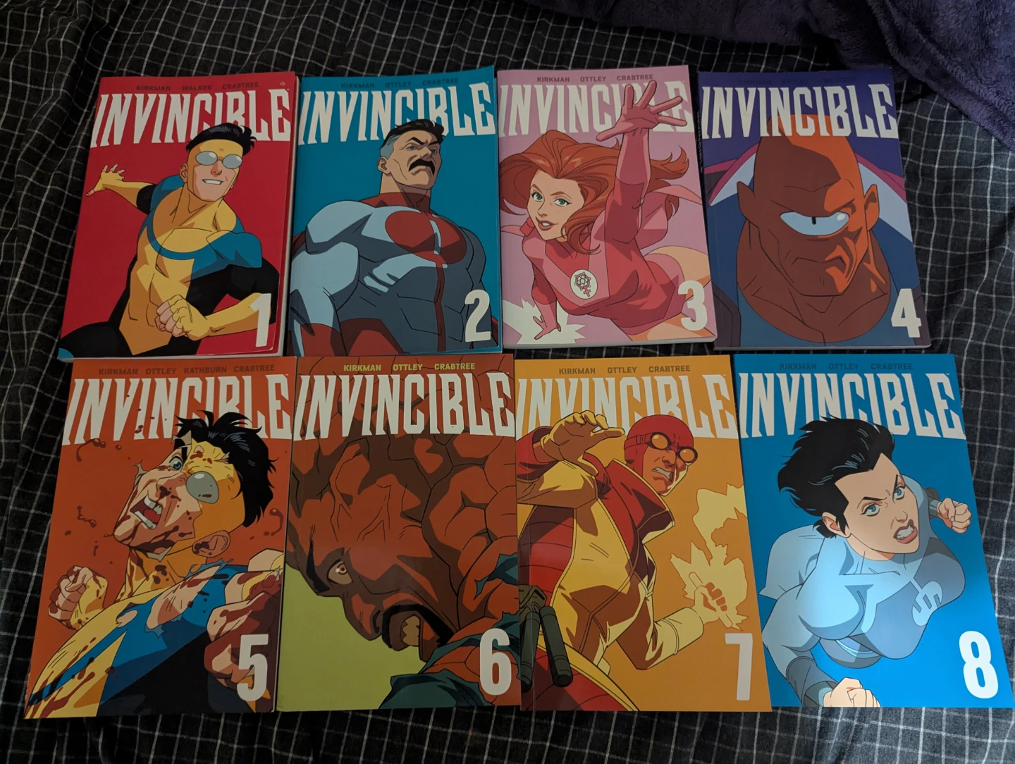 Invincible Comic Book Set - Volumes 1-8
