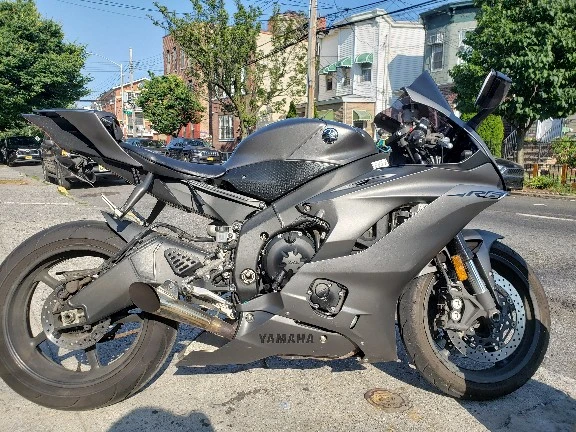 YAMAHA R6 - photo 2