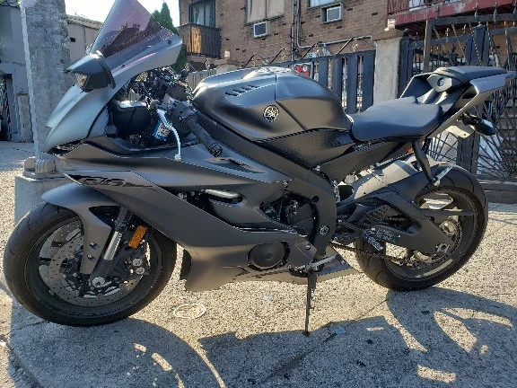 YAMAHA R6 - photo 3