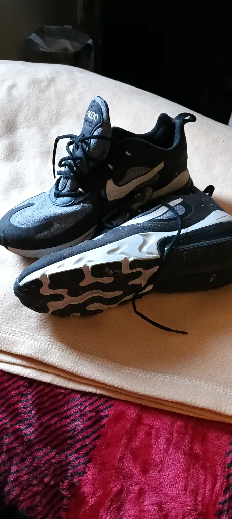 Nike Air Max 270 React - US 10 image indicator(5)