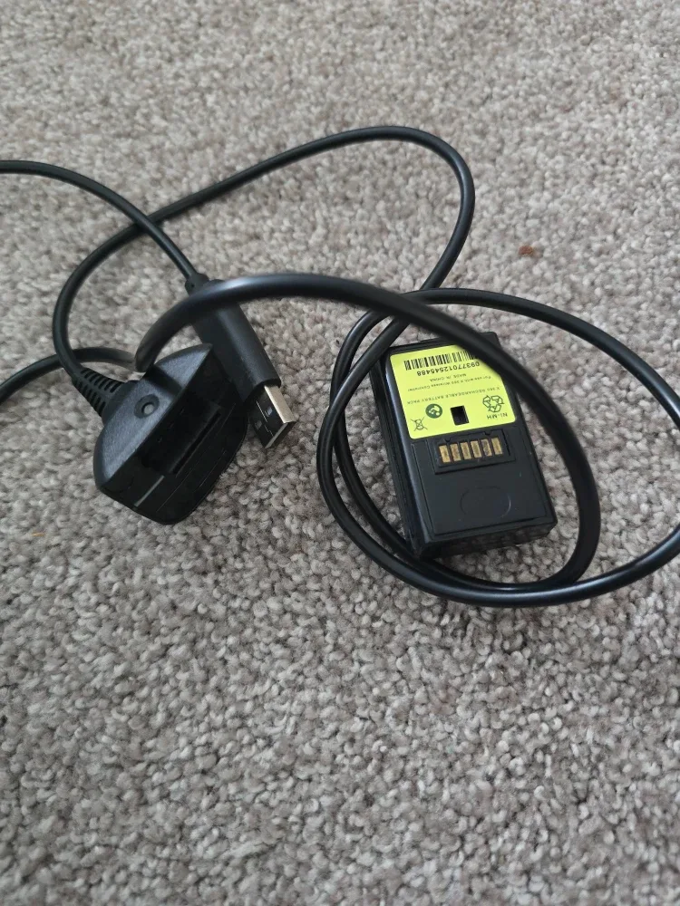 Xbox 360 Rechargeable Battery Pack with Charger