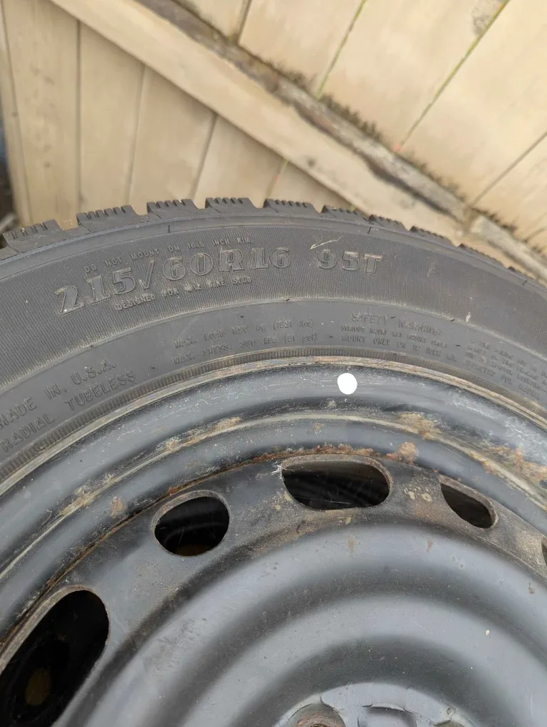 4 Tires Goodyear WinterCommand 215/60R16 image indicator(4)