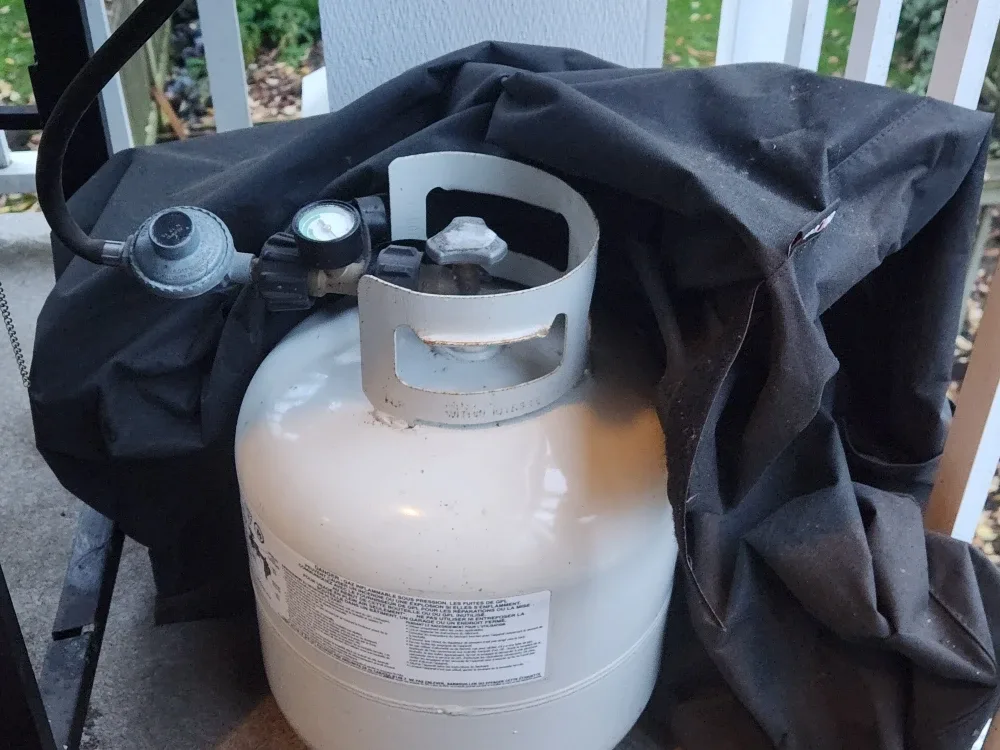 Propane BBQ grill + Tank with gas gauge + Cover image indicator(5)