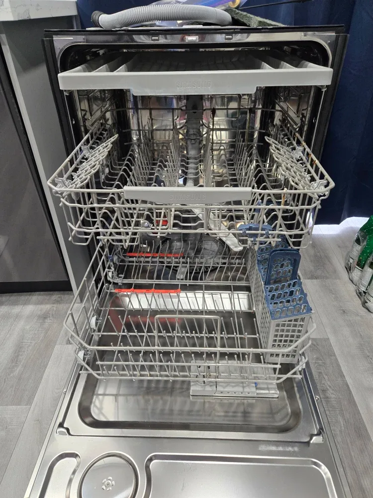 Samsung Dishwasher - Stainless Steel image indicator(2)