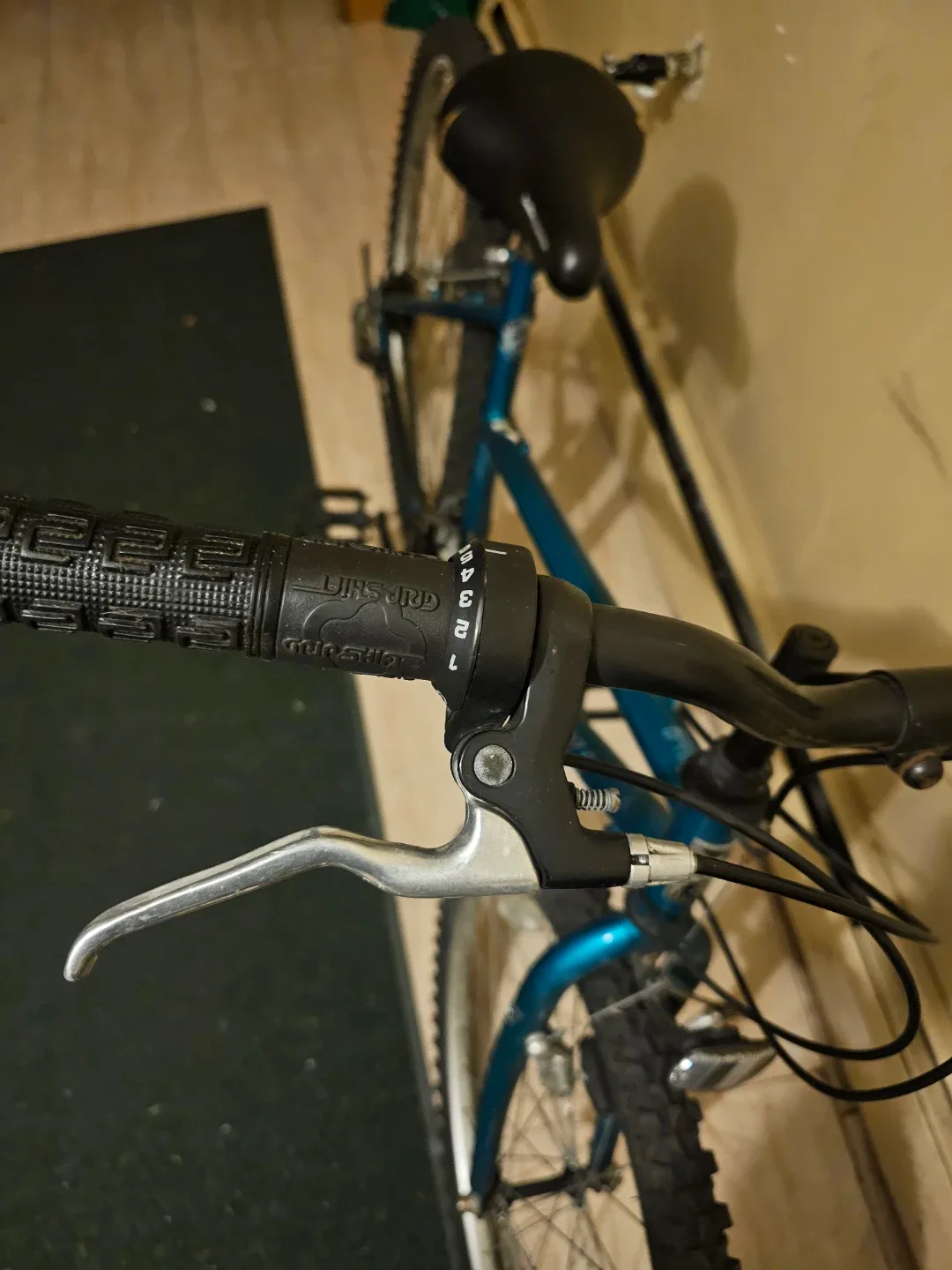 Nishiki Bravo Mountain Bike image indicator(4)