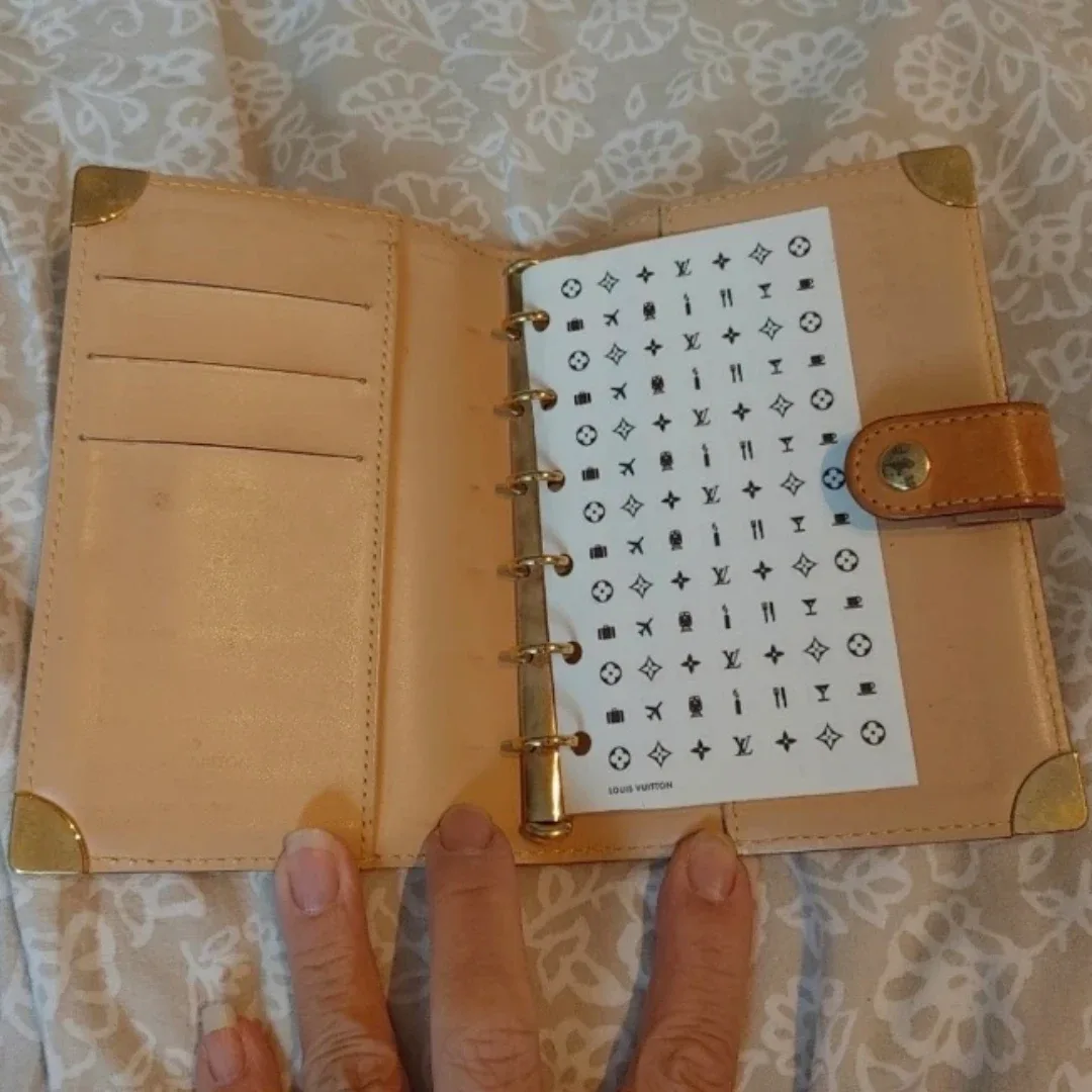 Louis Vuitton Agenda image indicator(3)