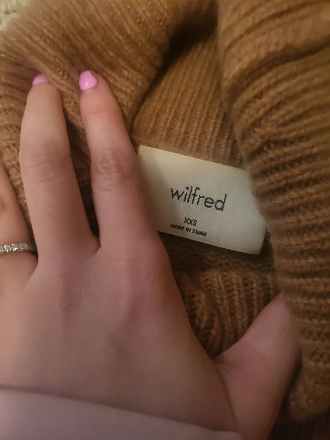 Wilfred XXS Cashmere Turtleneck Sweater image indicator(3)