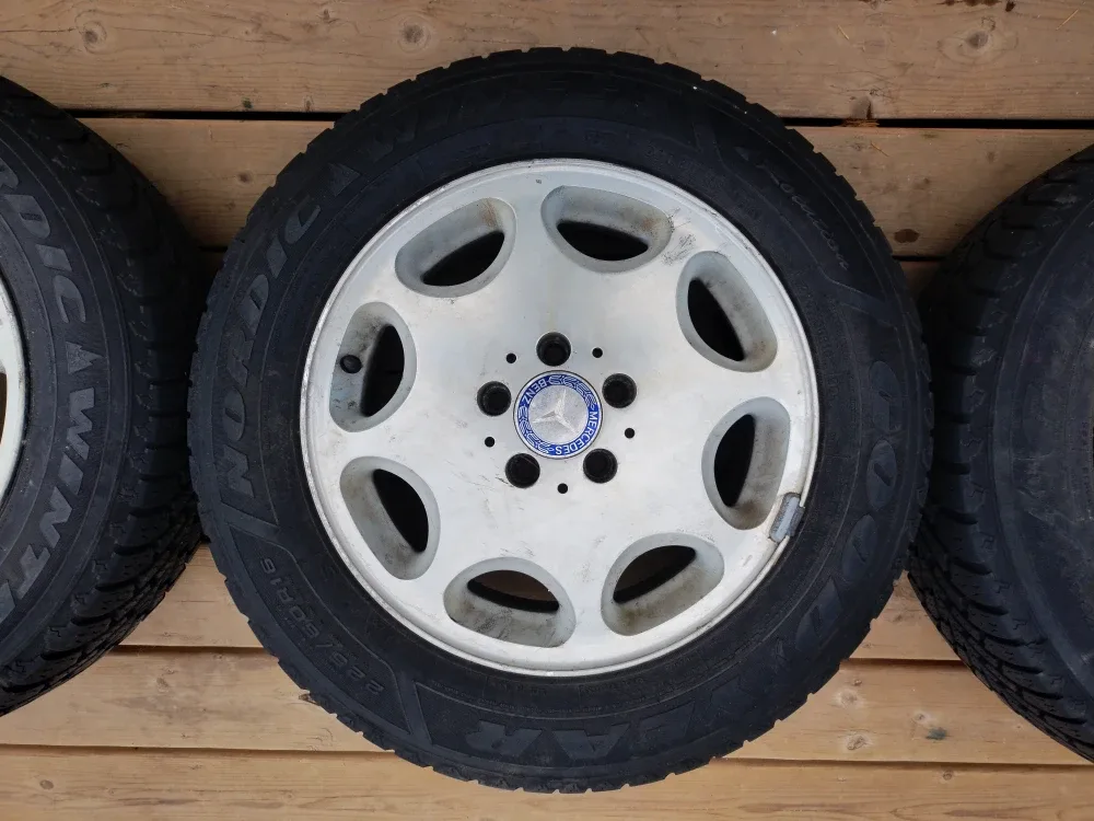 Mercedes Rims with Winter Tires 225/60R16 image indicator(2)