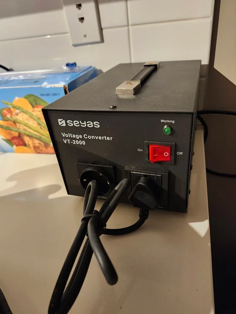 Seyas VT-2000 Voltage Converter thumbnail