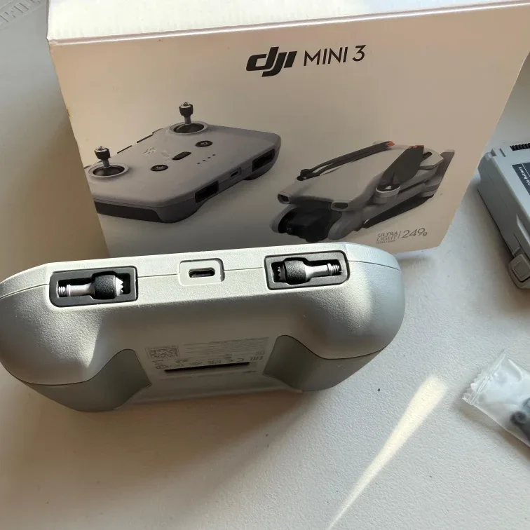 DJI Mini 3 Drone + Two Way Charging Hub- Like New! image indicator(6)