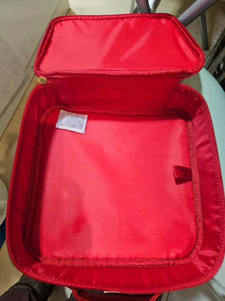 Red Studded Handle Makeup/Cosmetic Case image indicator(5)