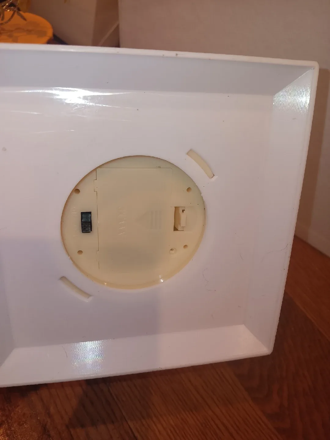 White Christmas Lantern with Berries image indicator(2)