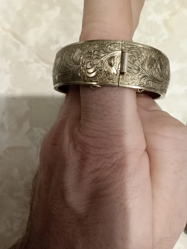Vintage Floral Engraved Bangle Bracelet