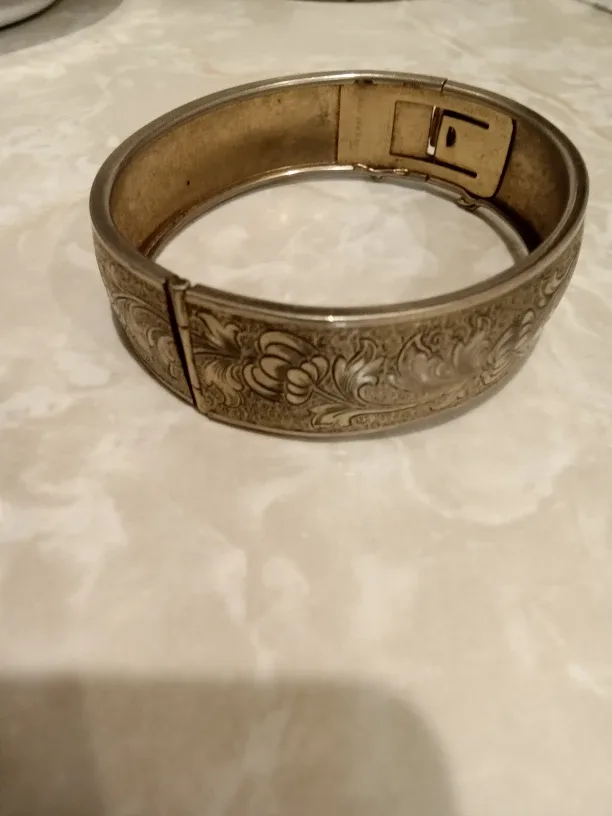Vintage Floral Engraved Bangle Bracelet image indicator(4)