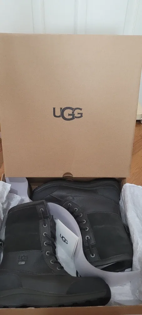 Brand New UGG Adirondack Boot III - Women's Size 8.5 - Black image indicator(9)