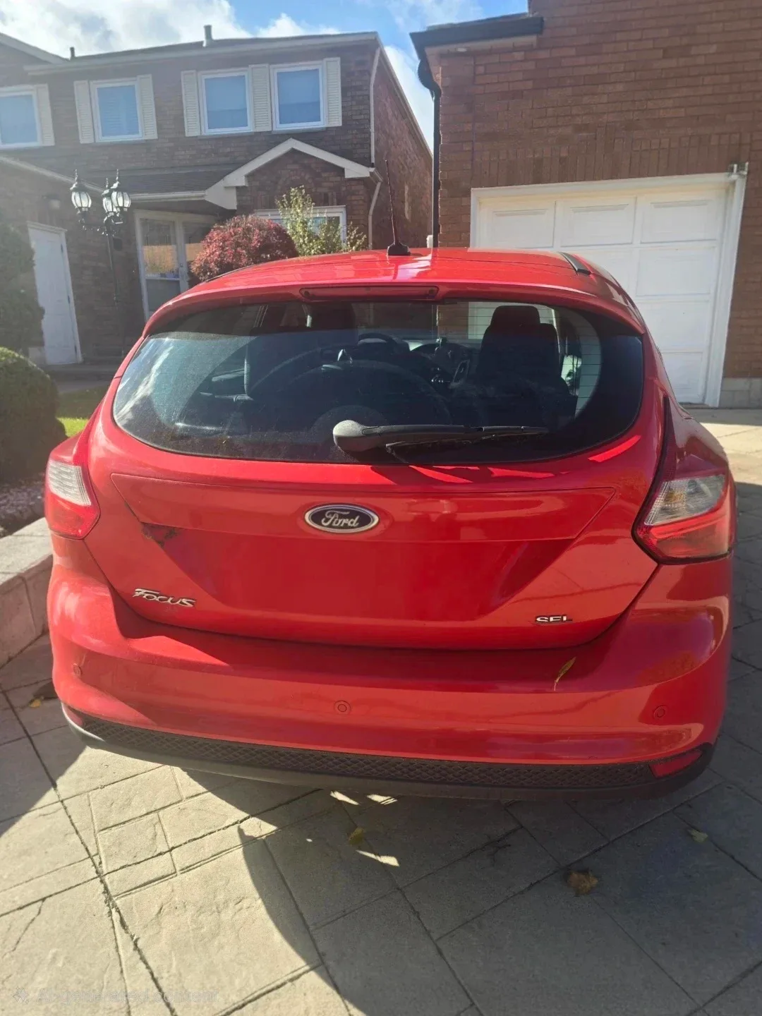 Red Ford Focus - Used image indicator(2)