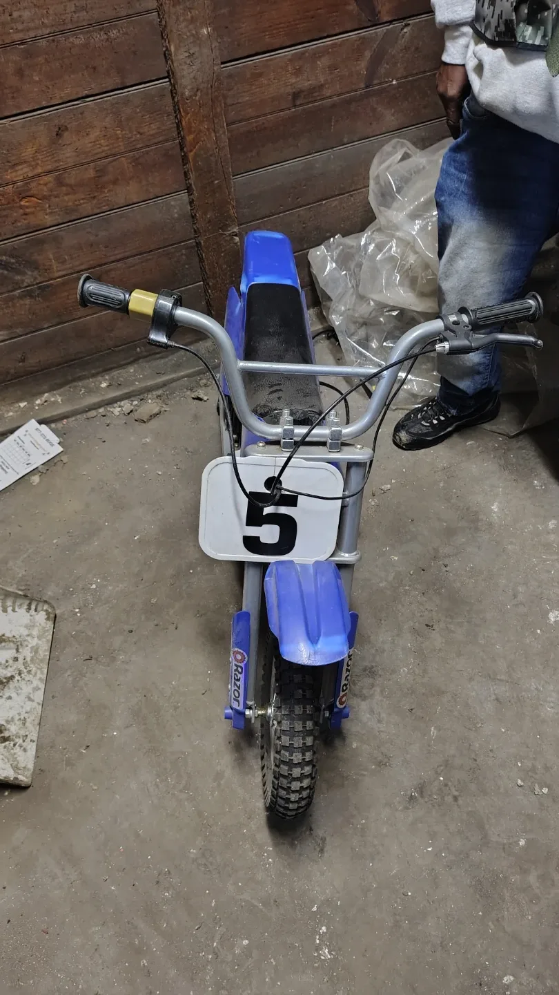 Razor Dirt Rocket MX350 Electric Bike - Blue image indicator(2)