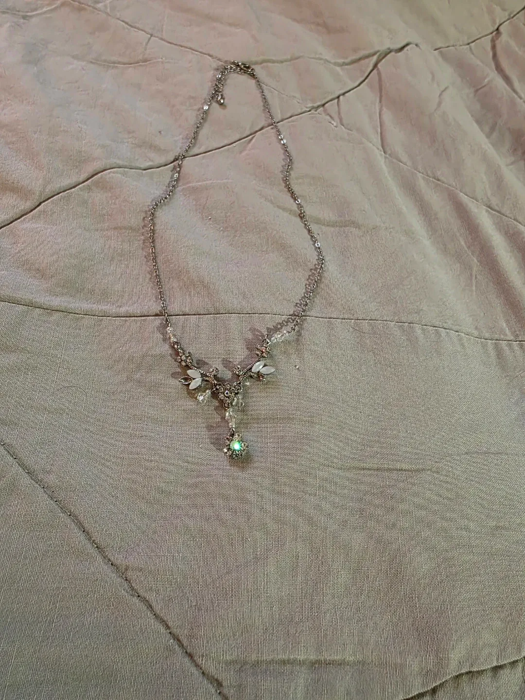 Silver Floral Crystal Necklace image indicator(3)