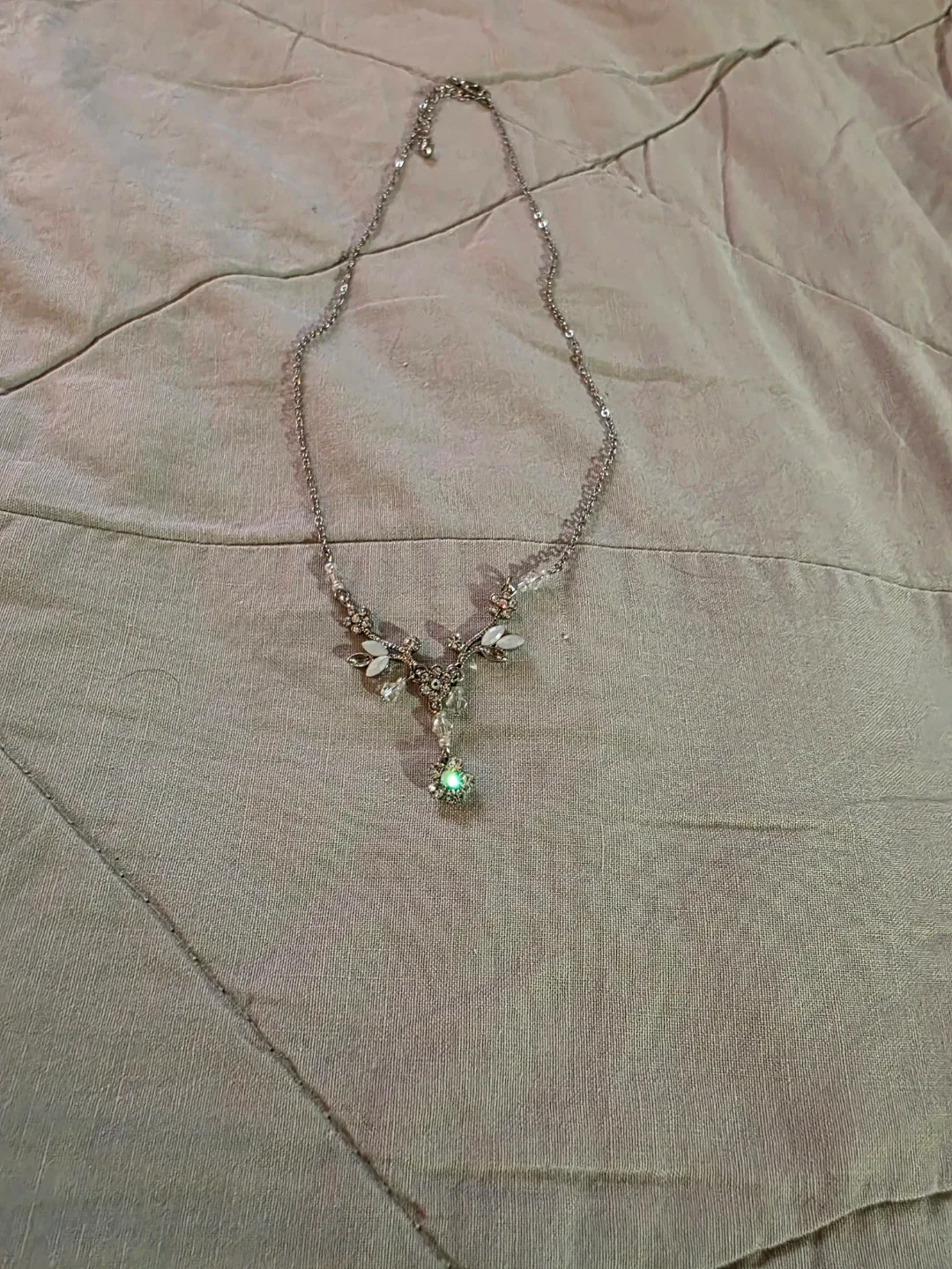 Silver Floral Crystal Necklace image indicator(4)