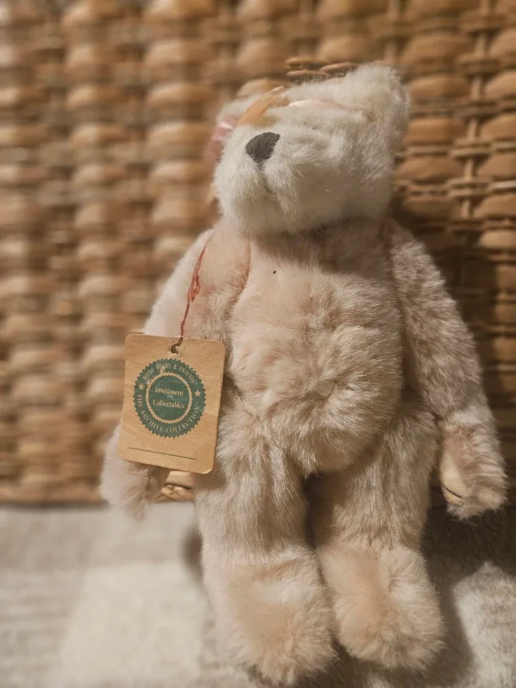 VTG- BOYD'S. X-mas Collectible  lot of 6- plush Bears image indicator(4)