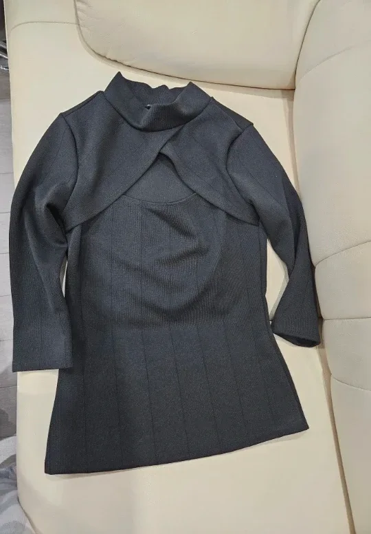 Mock neck cutout Black Long Sleeve