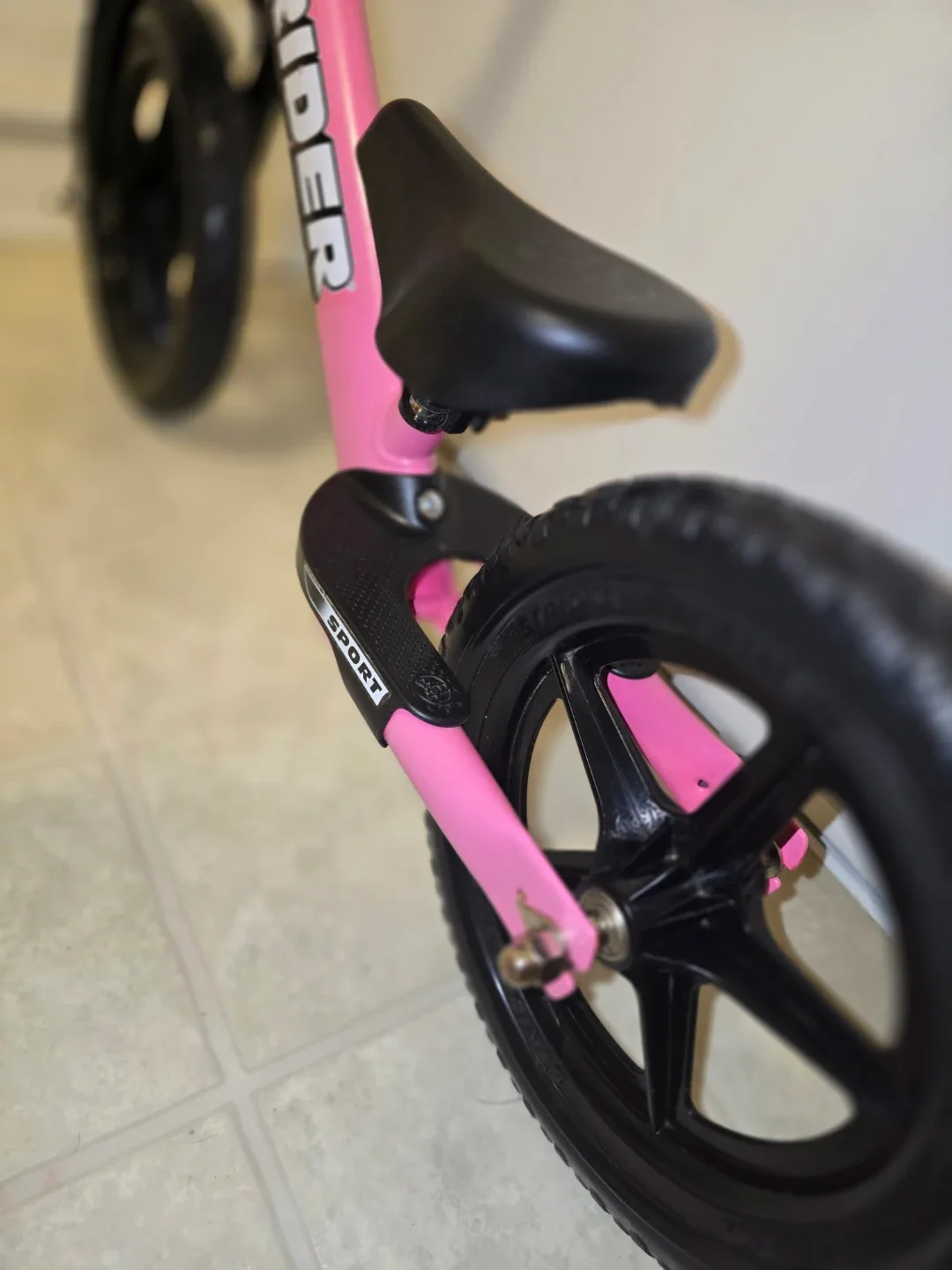 Pink Strider Balance Bike for Kids image indicator(4)