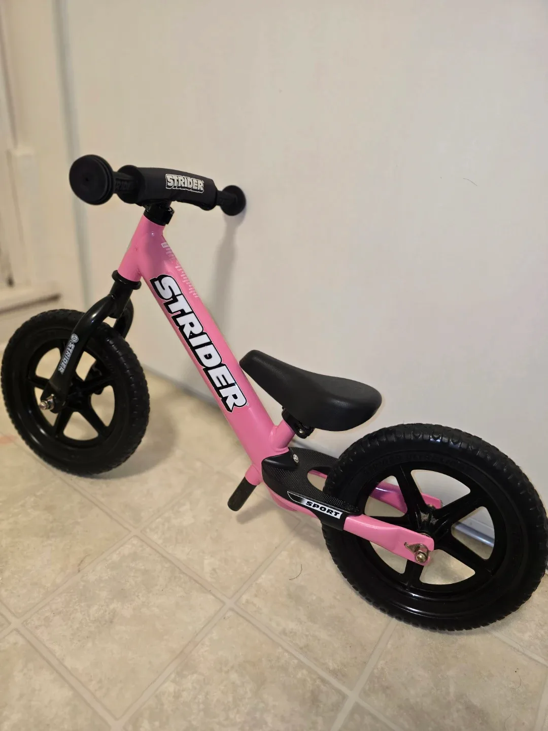 Pink Strider Balance Bike for Kids image indicator(6)