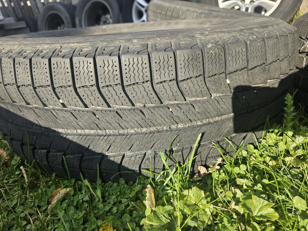 Michelin Radial X 4 Winter Tires 235/60R18 - photo 2