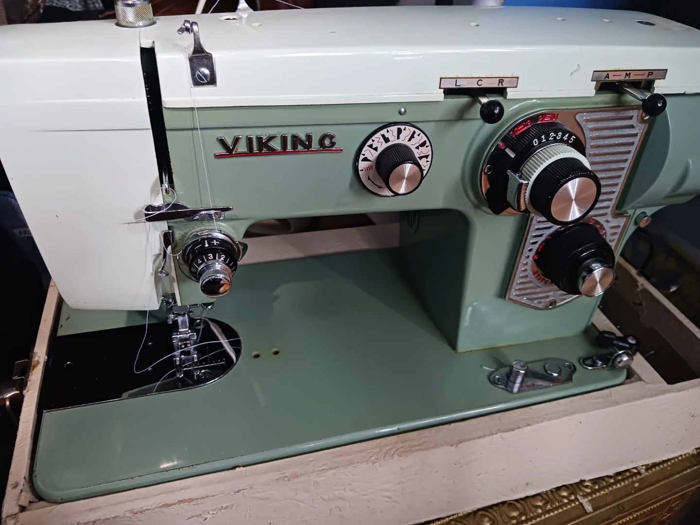Vintage Viking Sewing Machine - photo 2