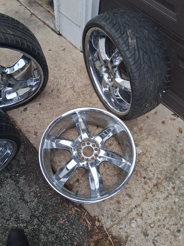 Chrome Wheels and Tires Set image indicator(2)