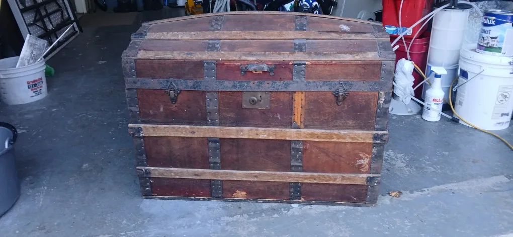 Antique steamer trunk image indicator(2)