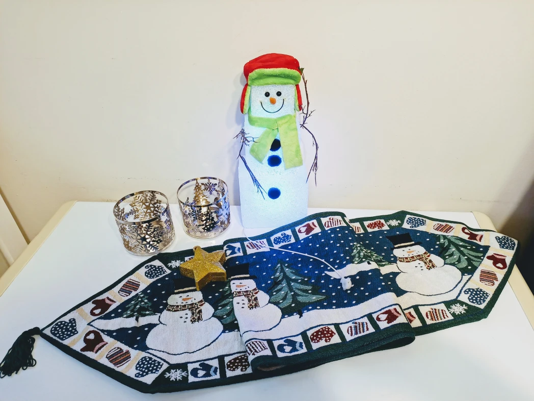 Seasonal Lot ( 2) (Snowman changes colours)