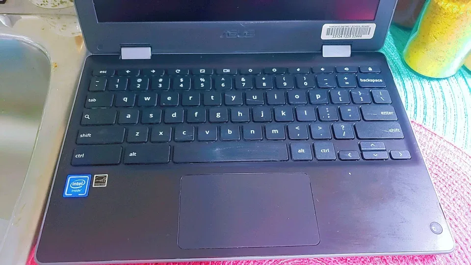 Assorted Smartwatches, ASUS Chromebook & Samsung Phone image indicator(9)