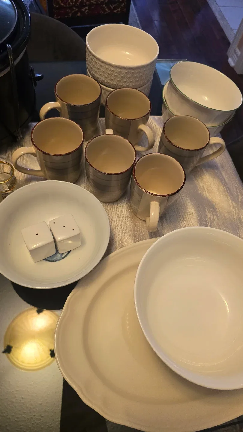 Mixed Kitchen Items - Jars, Bowls, Steamer image indicator(8)