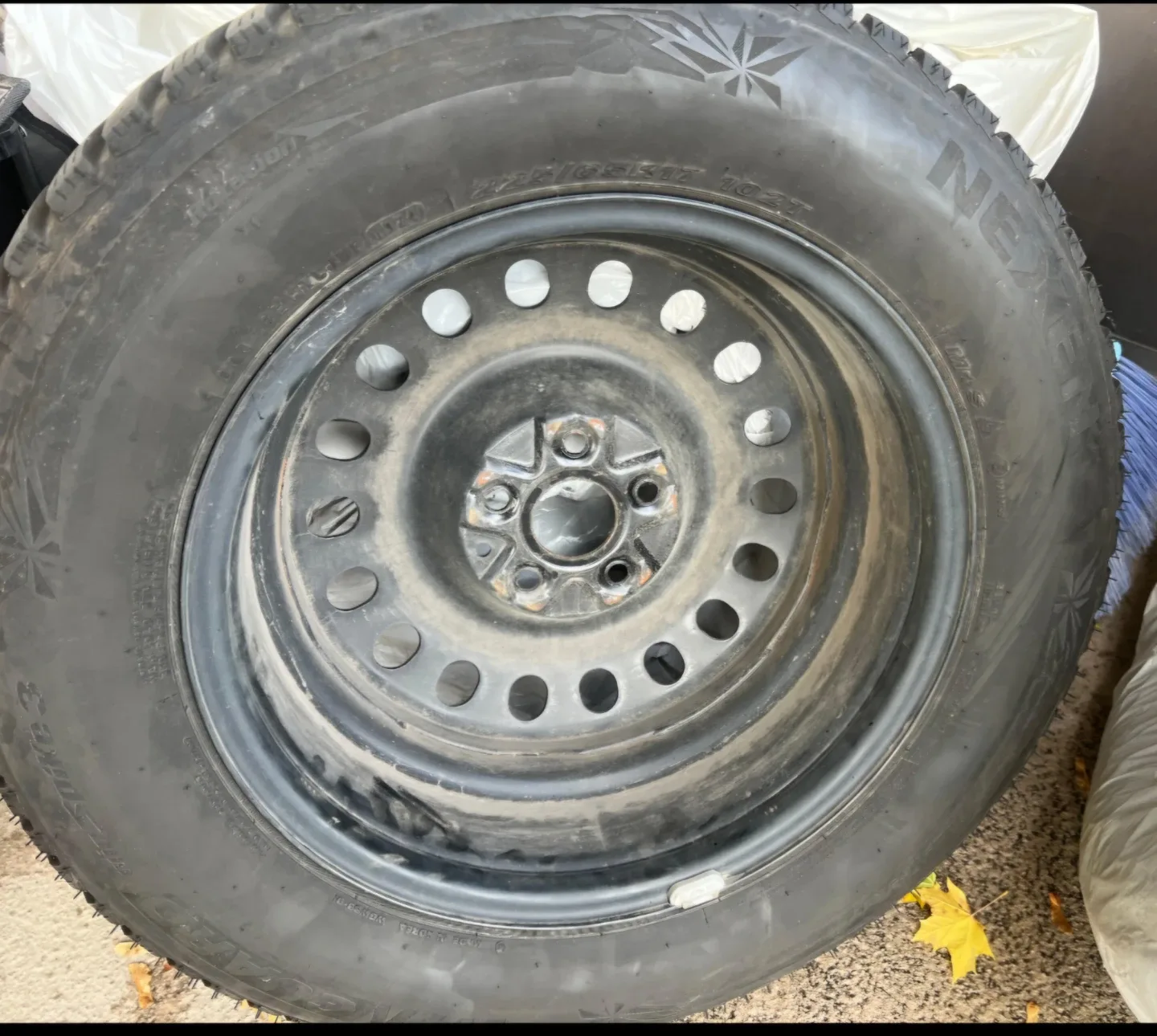 Nexen 225/65R17 102T Winter Tire image indicator(3)