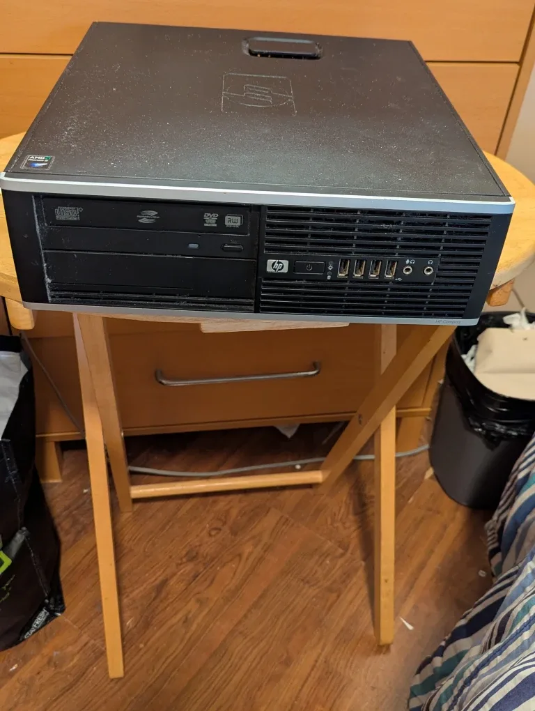 Computer lot Dell Monitor & HP, Lenovo Desktop Computers