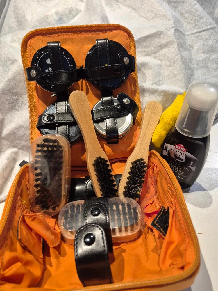 Kenneth  Cole Reaction Shoe Shine Kit - Orange image indicator(5)