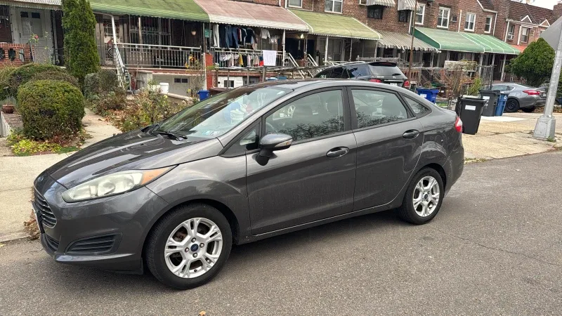 Ford Fiesta - Gray Sedan