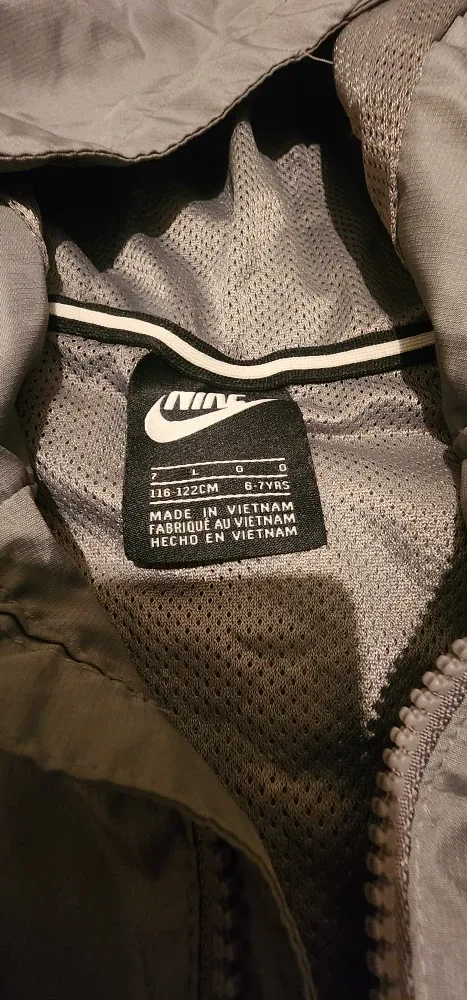 Nike Gray Windbreaker Jacket - Size L (6-7 Yrs) image indicator(3)