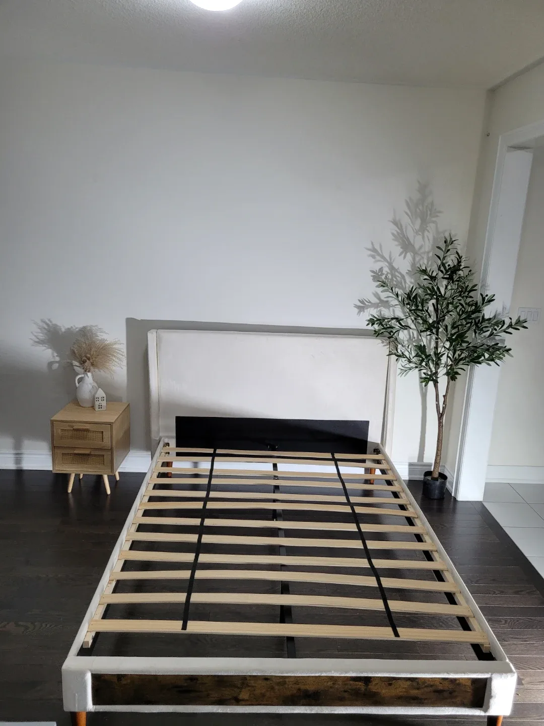 Queen Size Bed Frame - Ivory image indicator(2)