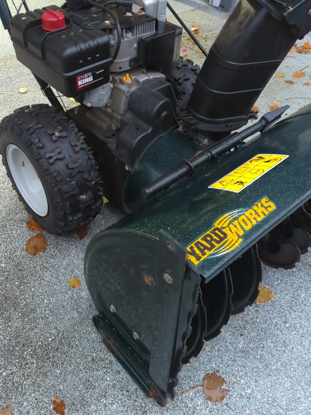 Yardworks 10.5 HP 30" Snow King Snowblower - photo 4