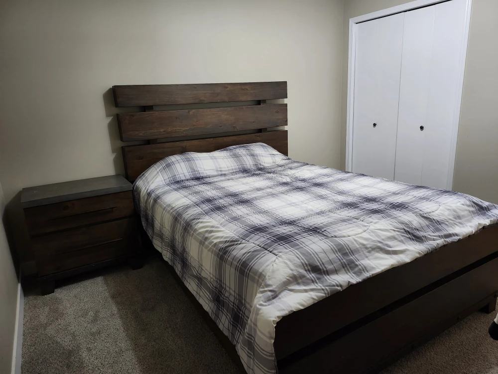 Queen Bedroom Set - Bed, Nightstand, Dresser - photo 2