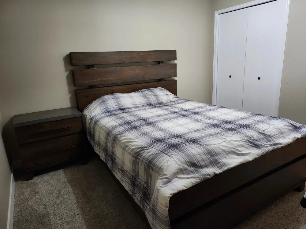 Queen Bedroom Set - Bed, Nightstand, Dresser image indicator(2)